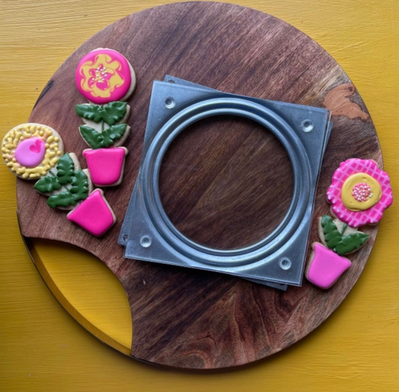 6 inch Cookie swivel/turntable – Cheerful Cookie Cutters