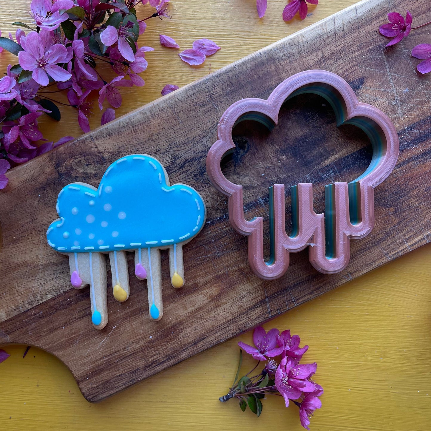 Cloud and raindrops cookie cutter