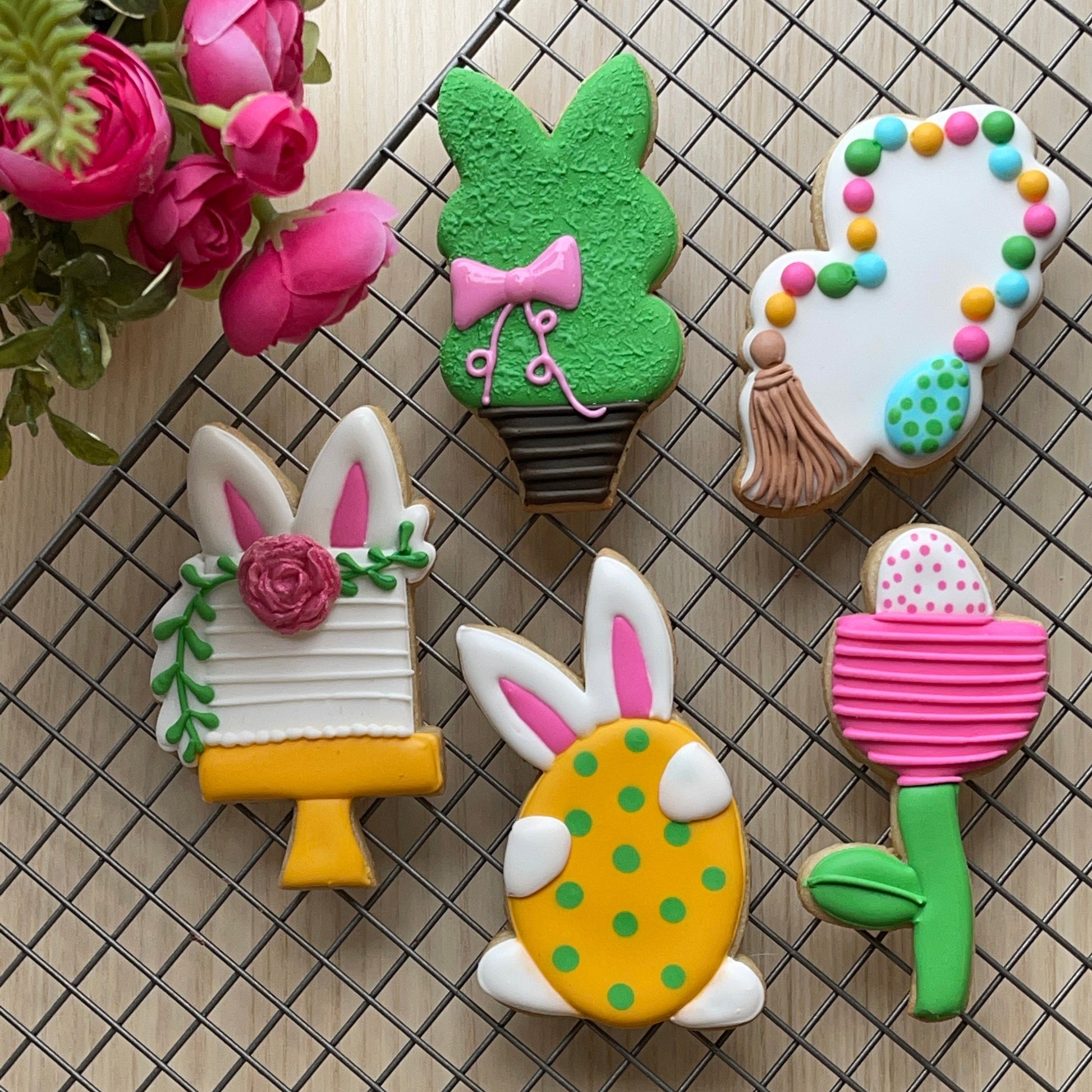 Easter bunny with Easter egg cookie cutter – Cheerful Cookie Cutters